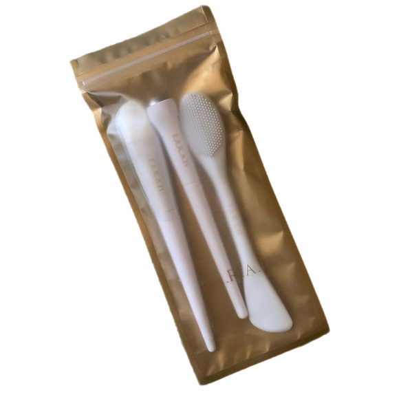 New F.A.R.A.H. Skincare 3pc Brush Set - Picture 3 of 3